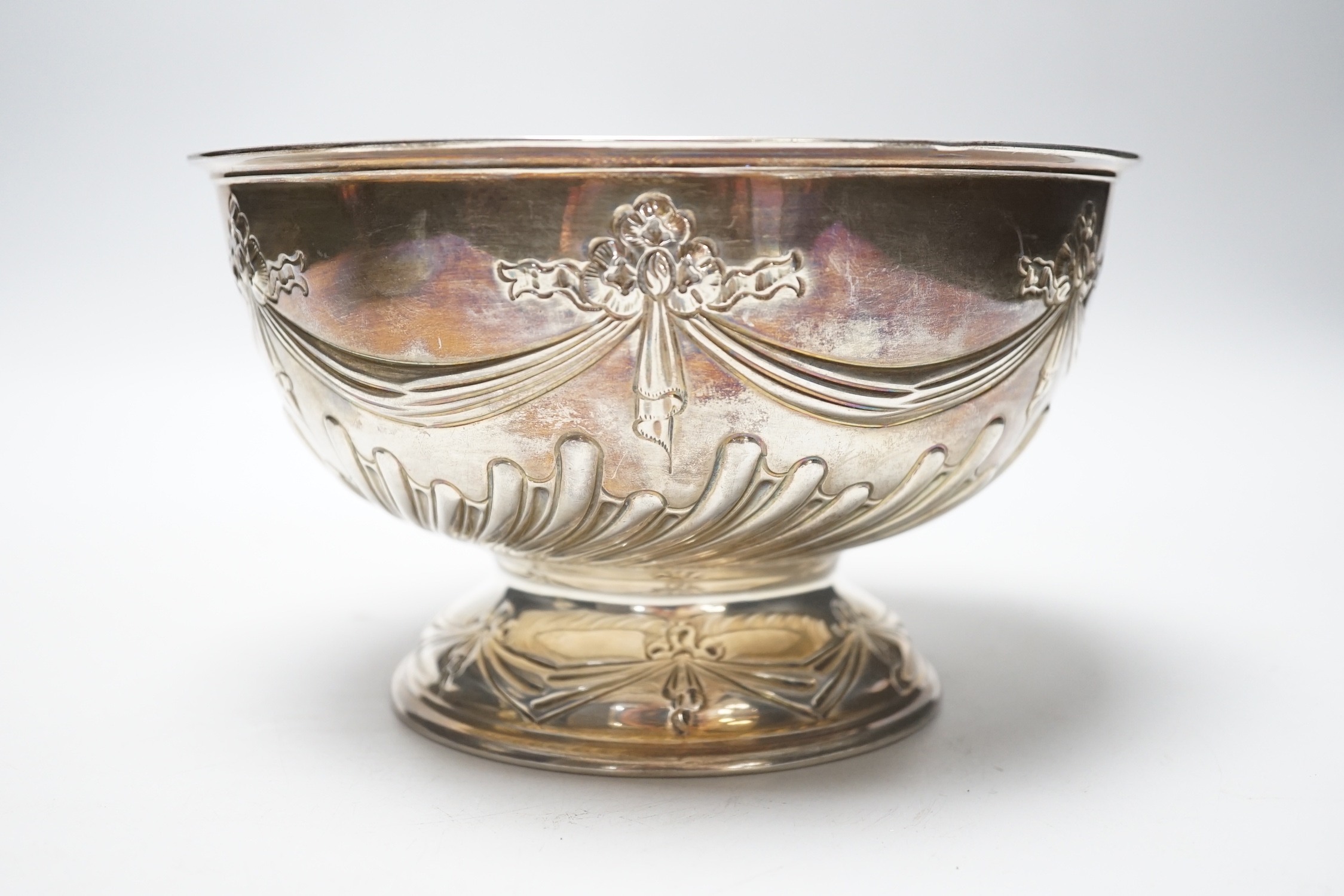 A late Victorian demi-fluted silver pedestal rose bowl, James Deakin & Sons Ltd, Sheffield, 1896, diameter 19.4cm, 10.6oz.